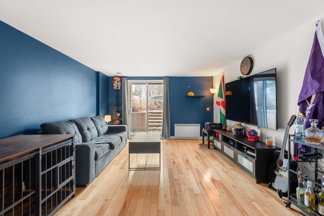 Salon — 3020, Rue Joseph-Hardy, 1, Longueuil (Saint-Hubert), J3Y9J6, Longueuil (Saint-Hubert)