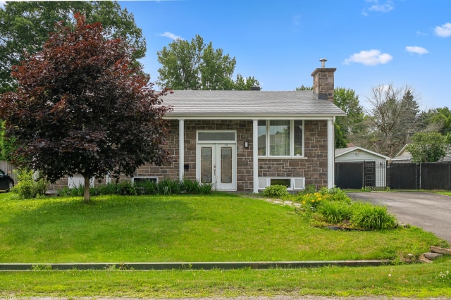Façade — 12, Rue Chapdelaine, Saint-Charles-Borromée, J6E6P3, Saint-Charles-Borromée