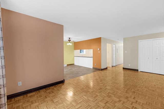 Salon — 2620, Rue Bellerose, 2, Longueuil (Le Vieux-Longueuil), J4L4H9, Longueuil (Le Vieux-Longueuil)