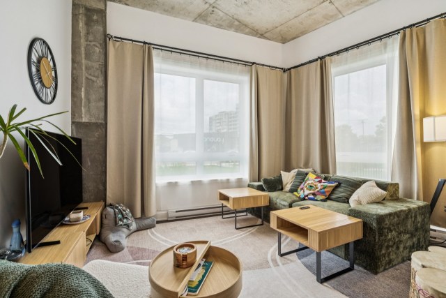 Salon — 7227, Boul. Newman, 124, Montréal (LaSalle), H8N0H7, Montréal (LaSalle)
