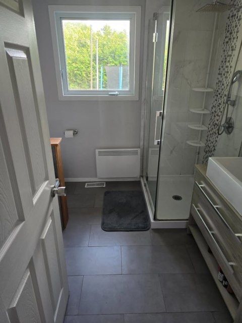 Salle de bains — 822 Rue Caron, Granby, J2J 1C8, Granby
