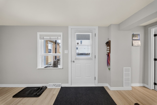 Hall d'entrée — 68 - 70, Rue Angus N., East Angus, J0B1R0, East Angus