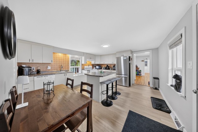 Salle à manger — 68 - 70, Rue Angus N., East Angus, J0B1R0, East Angus