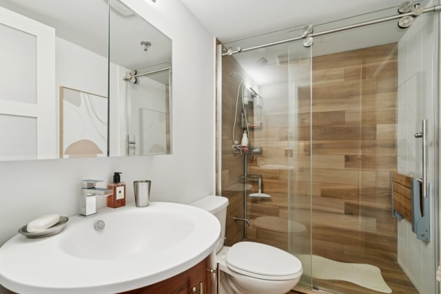 Salle de bains — 7075, Boul. Gouin E., 904, Montréal (Rivière-des-Prairies/Pointe-aux-Trembles), H1E5A8, Montréal (Rivière-des-Prairies/Pointe-aux-Trembles)