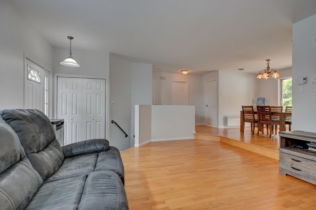Salon — 1978 Rue De Beaufort, Saint-Jérôme, J5L 1E1, Saint-Jérôme