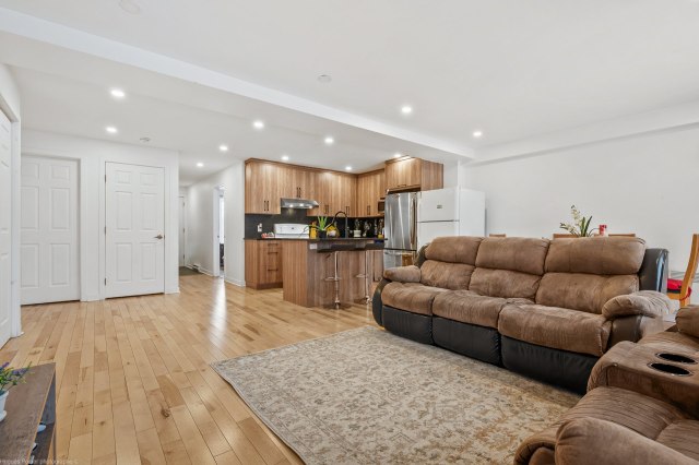 Photo 3 — 9048 - 9050, Av. Dubuisson, Montréal (Mercier/Hochelaga-Maisonneuve), H1L2W8, Montréal (Mercier/Hochelaga-Maisonneuve)