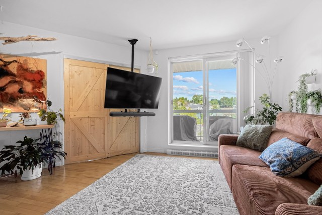 Salon — 4420 Rue Le Monelier, Québec