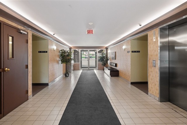 Hall d'entrée — 4420 Rue Le Monelier, Québec