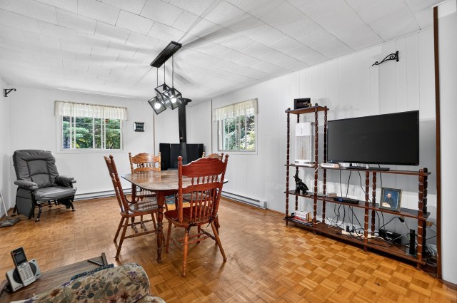Salle à manger — 418 4e avenue de la Rivière-L'Assomption, Saint-Félix-de-Valois