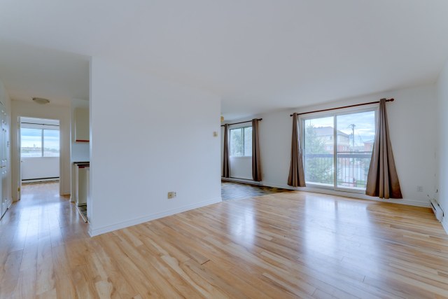 Salon — 2335, Boul. Gaétan-Boucher, 303, Longueuil (Saint-Hubert), J3Y8C4, Longueuil (Saint-Hubert)