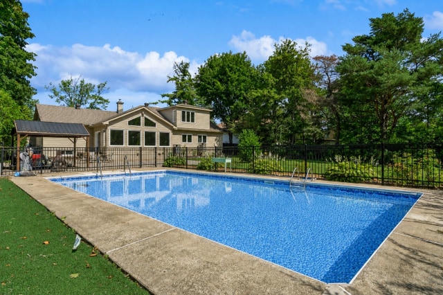 Piscine — 112, Rue Sherbrooke, Beaconsfield, H9W1N4, Beaconsfield