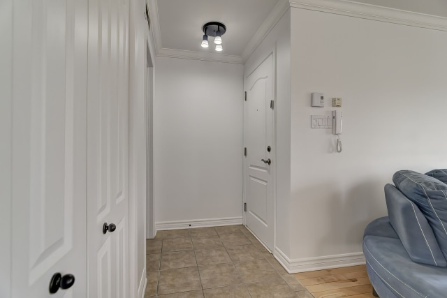 Hall d'entrée — 6338, Rue de l'Émérillon, Laval (Sainte-Rose), H7L6J4, Laval (Sainte-Rose)