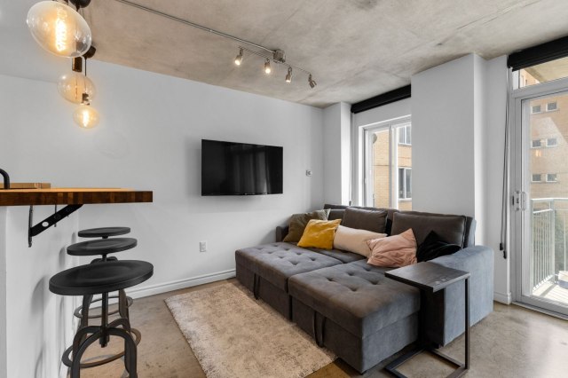 Salon — 925, Boul. René-Lévesque E., 307, Montréal (Ville-Marie), H2L5B1, Montréal (Ville-Marie)
