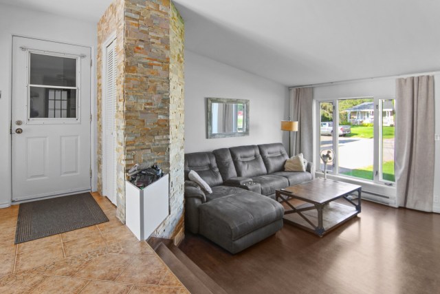 Salon — 2321, Rg St-Pierre, Saguenay (Chicoutimi), G7H0E2, Saguenay (Chicoutimi)