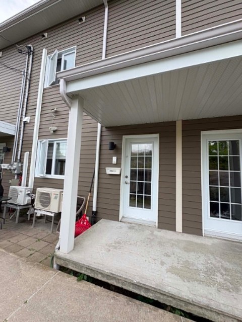 Entrée extérieure — 3944, Rue de la Fabrique, 2, Saguenay (Jonquière), G7X3N4, Saguenay (Jonquière)