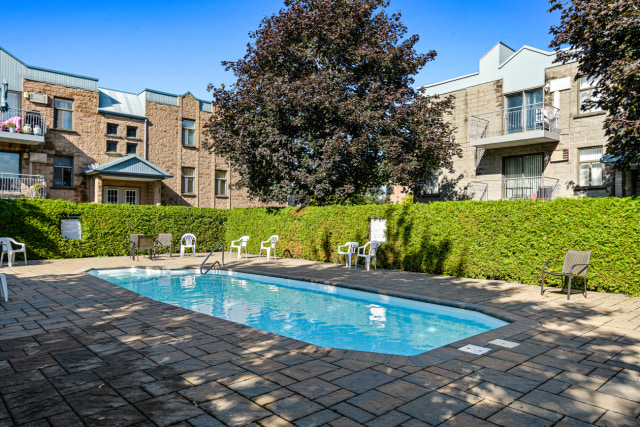 Piscine — 304-696 Montée Montrougeau, 304, Laval, H7P 5L1, Laval