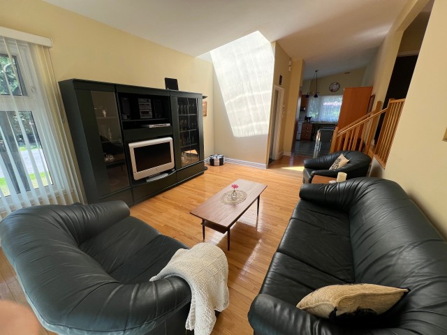 Salon — 11626 Rue Ross, Montréal