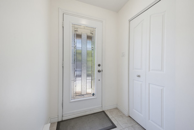 Hall d'entrée — 7367, Av. Guy, Montréal (Anjou), H1K2V2, Montréal (Anjou)
