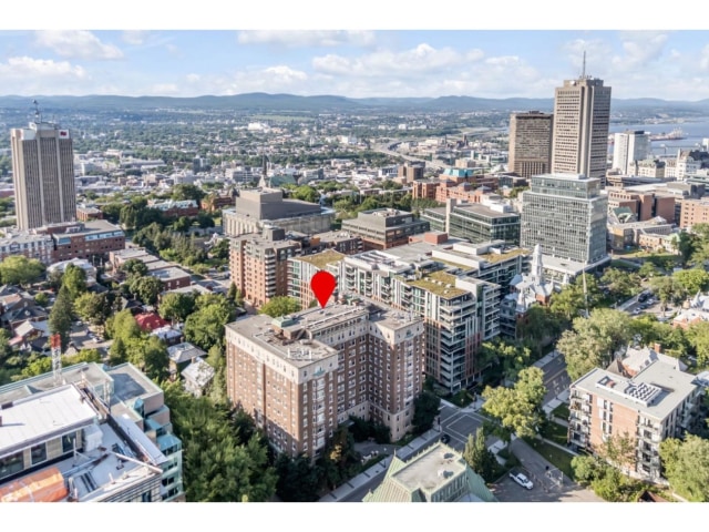 Photo 3 — 200 Grande Allée E, Québec