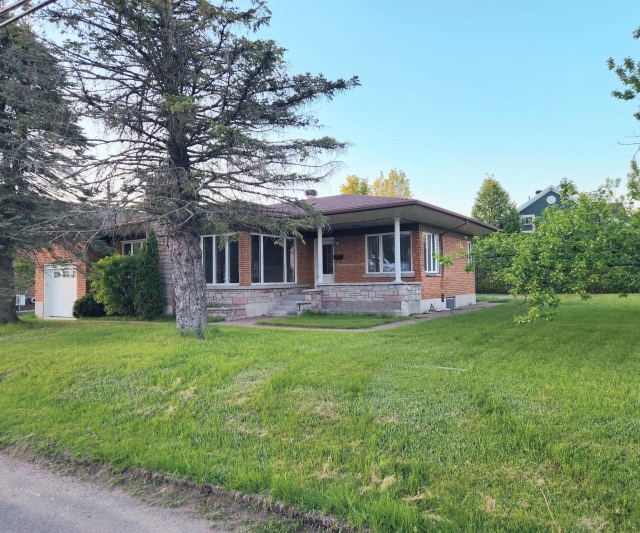 Entrée extérieure — 3555, 105e Avenue, Shawinigan, G9P5J5, Shawinigan