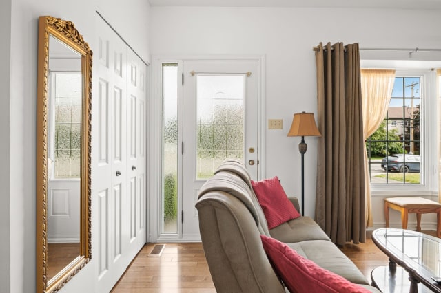 Hall d'entrée — 1114 Boul. St-René O., Gatineau