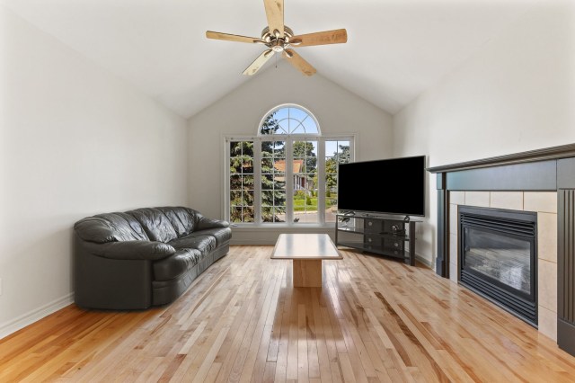 Salon — 306 Rue Melgund-Bouchard, Gatineau