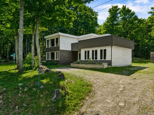 Façade — 59 Rue Descôteaux, Cantley