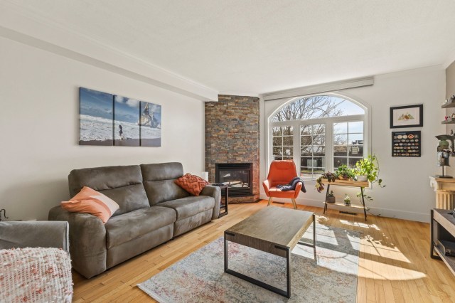 Salon — 296, Rue de Charny, Gatineau (Gatineau), J8R2Z6, Gatineau (Gatineau)
