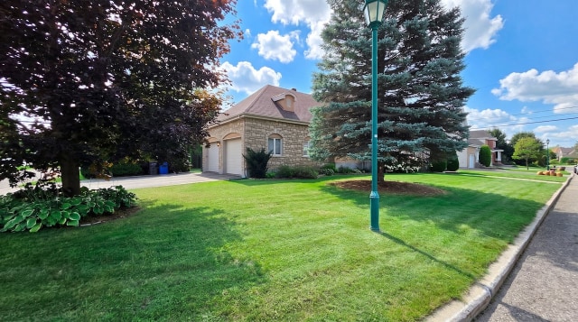 Garage — 24, Rue des Sapèques, Blainville, J7C5R4, Blainville