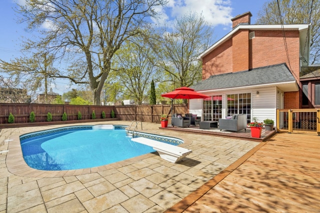 Piscine — 3325, Rue Dawes, Montréal (Lachine), H9T1W5, Montréal (Lachine)