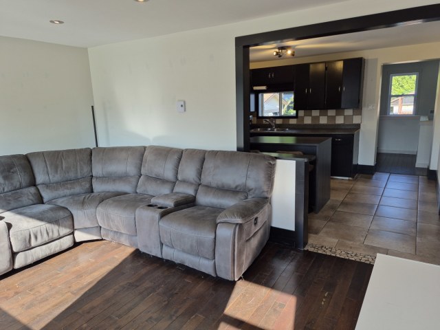 Salon — 1280 14E Rue, Trois-Rivières, G8Y 3A7, Trois-Rivières