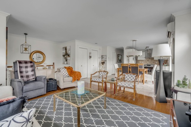 Salon — 1422, Rue De Celles, Québec (Les Rivières), G2C0B9, Québec (Les Rivières)