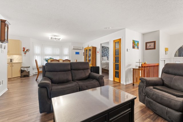 Salon — 212 Rue Jules-Verne, Gatineau