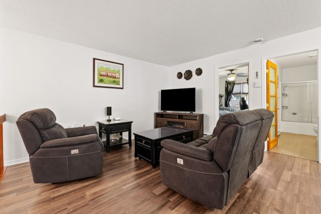 Salon — 212 Rue Jules-Verne, Gatineau