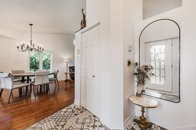 Hall d'entrée — 63 Rue Dufresne, Saint-Jean-sur-Richelieu