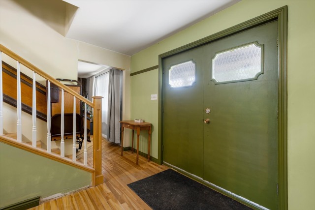 Hall d'entrée — 350 - 360 Rue Marquis, Saint-Célestin - Municipalité