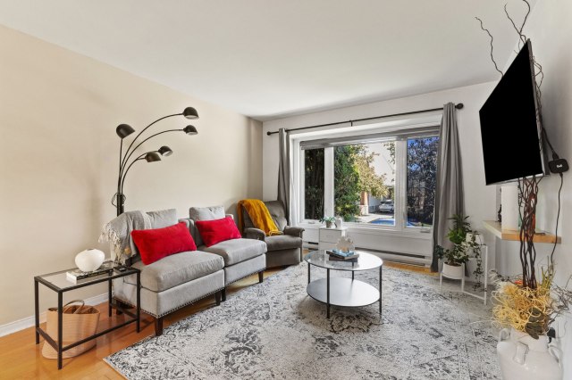 Salon — 182 Rue des Tulipes, Gatineau