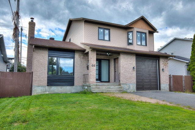 Façade — 46 Boul. Laurentien, Repentigny