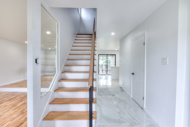 Hall d'entrée — 46 Boul. Laurentien, Repentigny