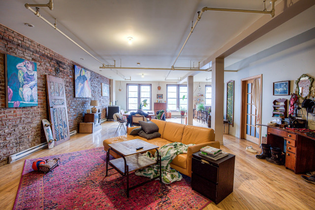Salon — 2023 - 2025 Boul. St-Laurent, Montréal