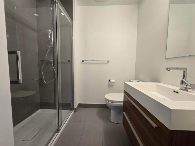 Salle de bains — 1155 Rue de la Montagne, Montréal