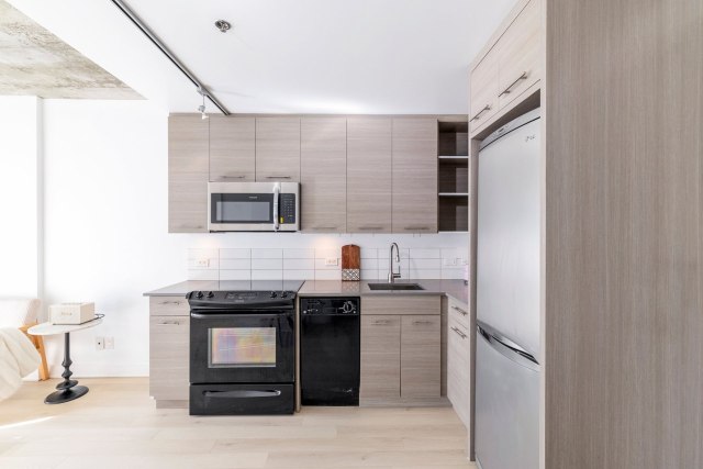 Photo 3 — 1414 Rue Chomedey, Montréal