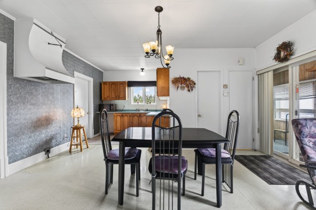 Salle à manger — 233 Av. Ruel, Québec