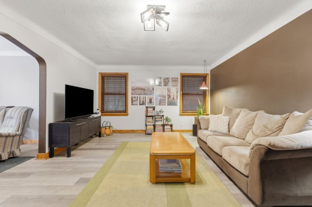 Salon — 840, Rue Notre-Dame, Gatineau (Gatineau), J8P1N5, Gatineau (Gatineau)