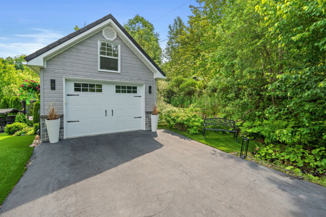 Garage — 18, Ch. des Rochers, Saint-Sauveur, J0R1R1, Saint-Sauveur