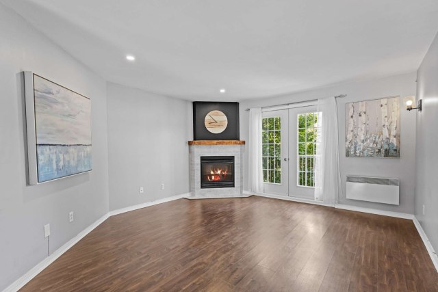 Salon — 2194, Ch. Ste-Marie, 6, Mascouche, J7L1A5, Mascouche