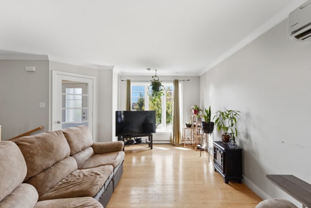 Salon — 9605Z - 9607Z Rue Yvon-Paiement, Mirabel
