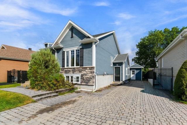 Façade — 9605Z - 9607Z Rue Yvon-Paiement, Mirabel