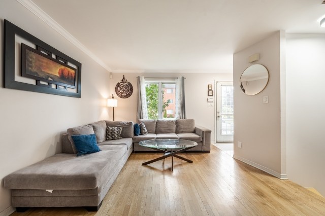 Salon — 1021, Rue Provençal, Saint-Jean-sur-Richelieu, J3B8P6, Saint-Jean-sur-Richelieu