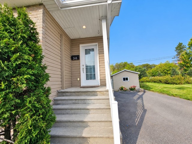 Entrée extérieure — 248 Rue de la Riviera, Saguenay
